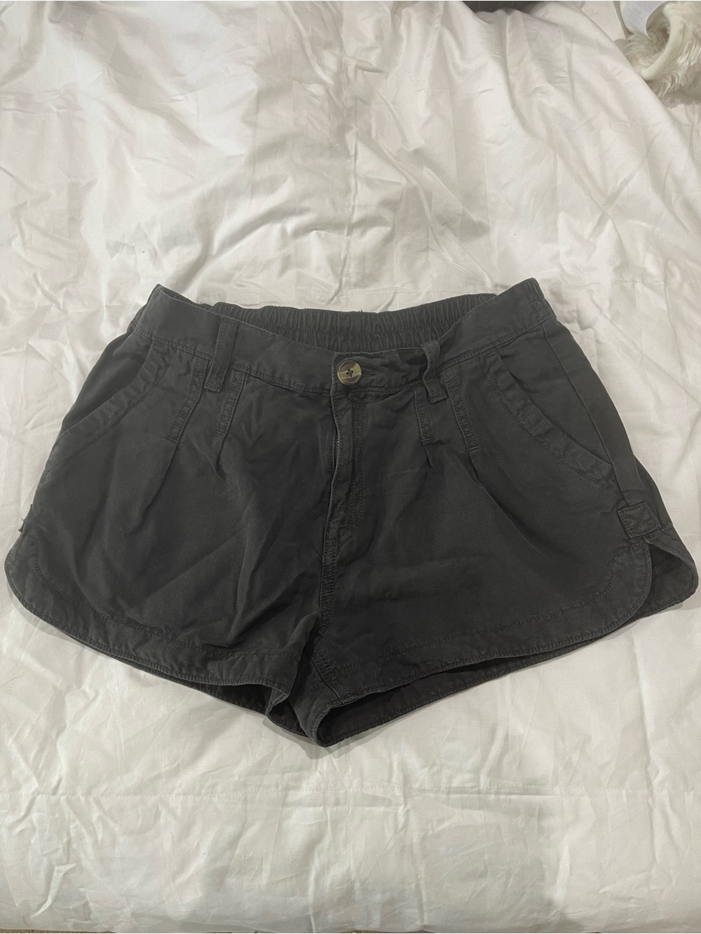 Aerie soft grey cargo style shorts with elastic waistband. Women’s size Medium